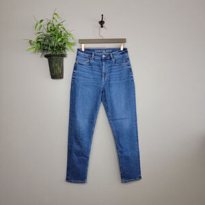 American Eagle Mom Jeans Tapered Leg Hi Rise Medium Blue Wash Stretch AE 6 L